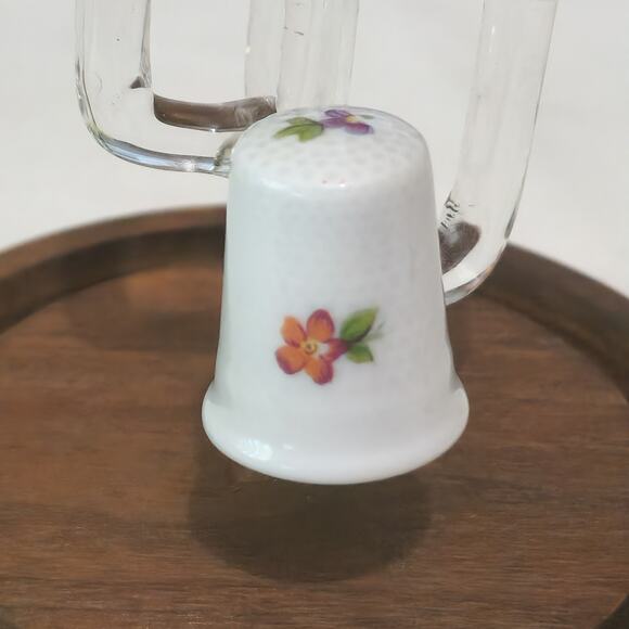 Vintage Limoges White Porcelain Flower Sewing Thimble June Wrote In Gold France - Picture 3 of 7